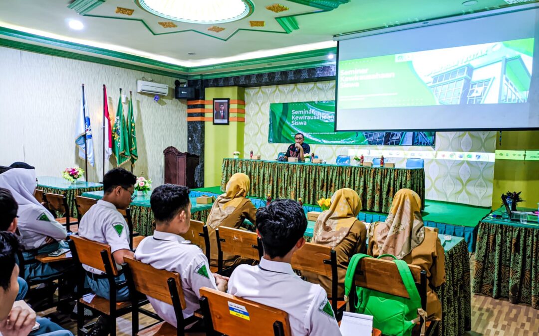 Seminar Kewirausahaan : Membuka Peluang Lapangan Kerja Baru